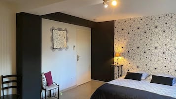 12 bedrooms, free WiFi, bed sheets