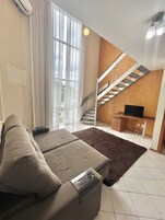 Apartamento tradicional | Zona de estar | Una televisión