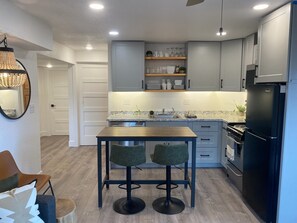 電子レンジ、オーブン、コンロ、食器洗い機