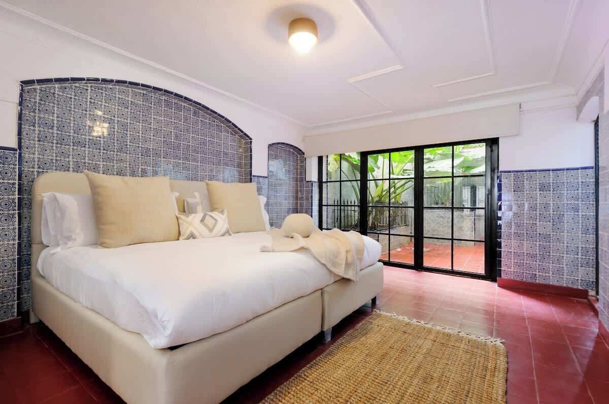 6 bedrooms, iron/ironing board, travel cot, WiFi