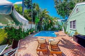 Pool - Dog-friendly condo near beach with pool, grill, outdoor shower, W/D, AC (Key West)