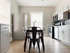 Dining - Cherry Street Retreat A (Evansville)