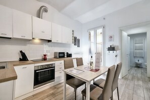 Comfort Apartment, Balcony, City View | Private kitchen