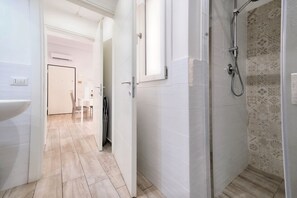 Comfort Apartment, Balcony, City View | Bathroom