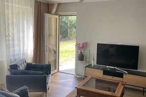 Smart TV, fireplace, books, video library - Wohnung am Park, für Fahrradliebhaber (Alsfeld)
