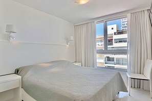 2 habitaciones, decoración personalizada y muebles diferentes