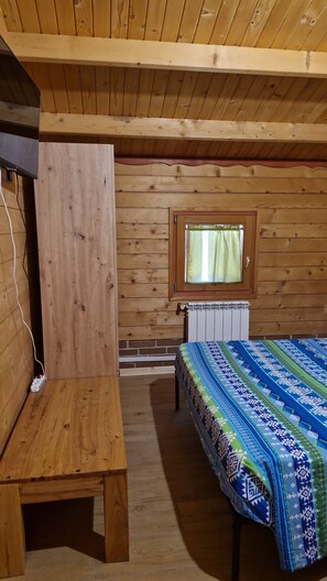 8 bedrooms, internet, bed sheets