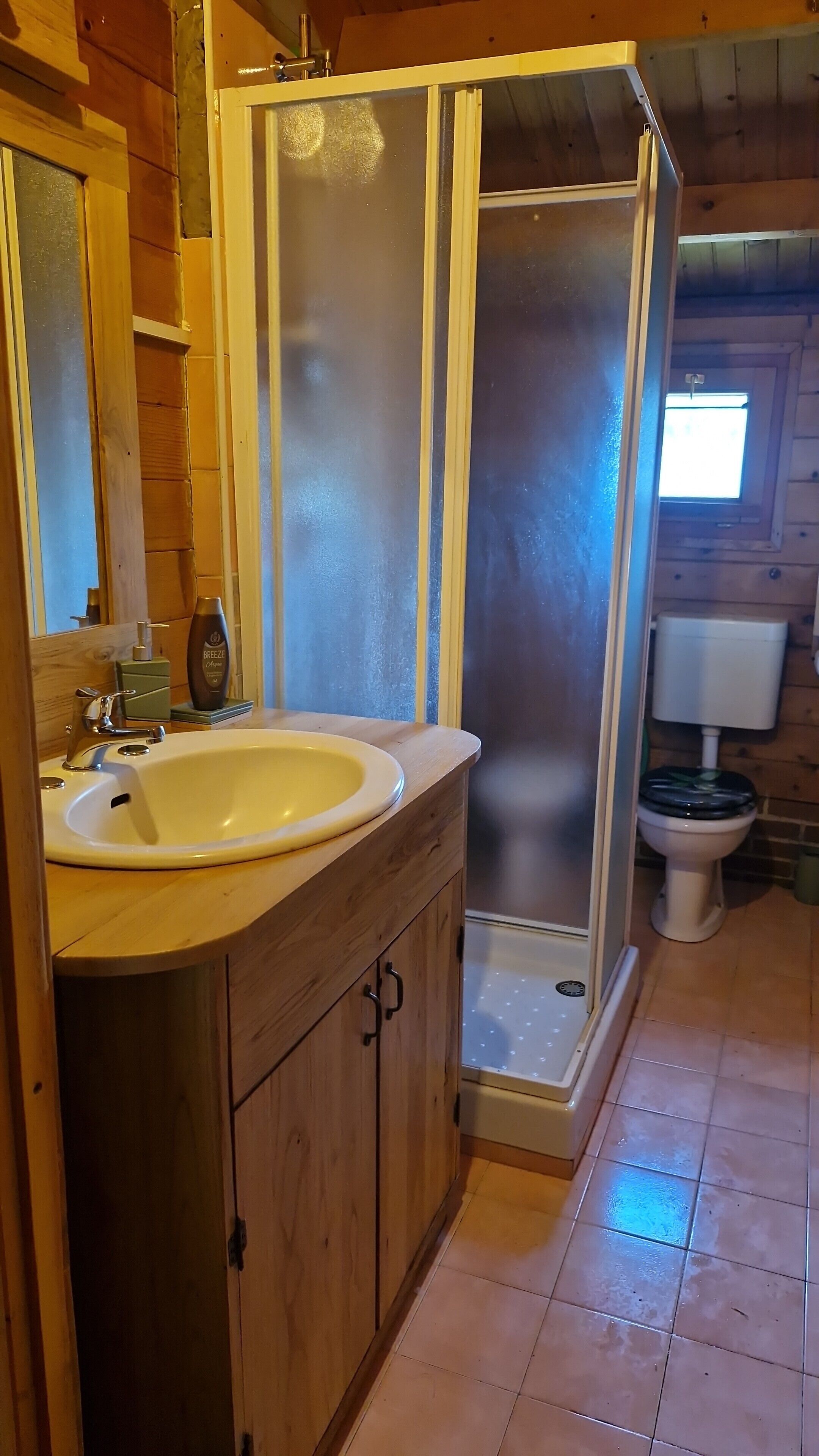 Doccia, asciugacapelli, bidet, asciugamani