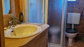 Doccia, asciugacapelli, bidet, asciugamani