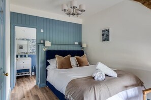 2 bedrooms, iron/ironing board, WiFi, bed sheets - Entire house, parking, great views, dog friendly (Chester)