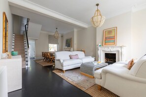 TV, fireplace