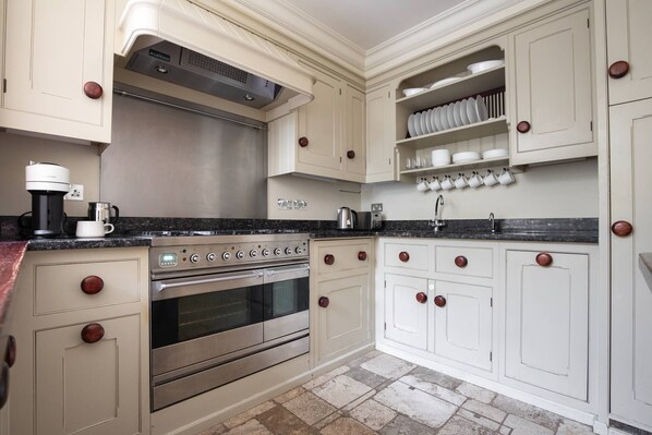 Microwave, dishwasher, coffee/tea maker, toaster