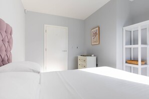 2 quartos, ferros/tábuas de passar roupa, Wi-Fi de cortesia