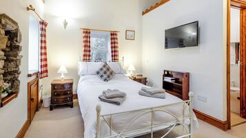 2 bedrooms, WiFi (free), bed sheets