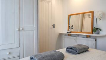 2 bedrooms, individually decorated, individually furnished, free WiFi