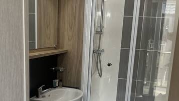 Cabin | Bilik Mandi | Pancuran mandi, kelengkapan dandanan diri percuma, pengering rambut