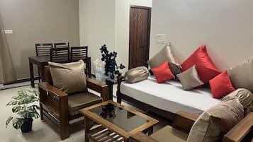2 bedrooms, WiFi, bed sheets, wheelchair access