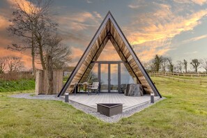 Exterior - The Tri-pod (Llanarth)