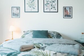 3 slaapkamers, een strijkplank/strijkijzer, wifi, beddengoed
