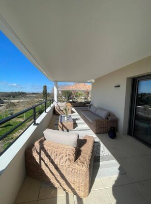 Property grounds - Splendide T3 Avec Piscine + Terrasse à 7 min Daix (Aix-en-Provence)