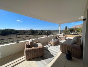 Terrace/patio - Splendide T3 Avec Piscine + Terrasse à 7 min Daix (Aix-en-Provence)