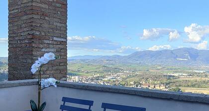 Green Heart Terrace - Newly renovated attic in the historic center of Narni