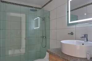Hair dryer, towels, soap, shampoo - Exquisite Apartment in Marbella (Playa Juan Dolio)