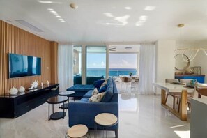 Smart TV, stereo - Exquisite Apartment in Marbella (Playa Juan Dolio)