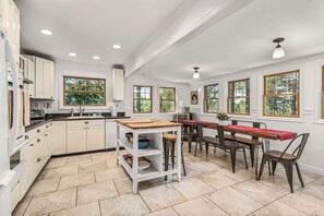 Fridge, microwave, oven, stovetop - Mayacamas Mountain Retreat at The County Line (Glen Ellen)