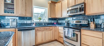 Lago Vista Vacation Rental - Walk to Lake Travis!