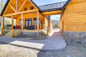 Exterior - Riverfront Mountain View Cabin w/ Deck & Grill! (Mountain View)