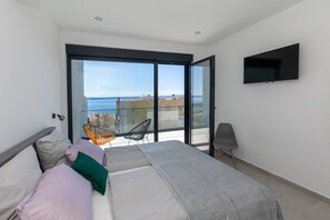 5 bedrooms, in-room safe, iron/ironing board, travel crib