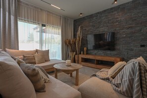 Smart TV - Experience life again at Soul Luxury Villa !  (Planos)