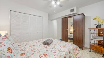 2 bedrooms, desk, iron/ironing board, travel crib