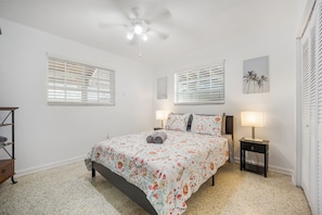 2 bedrooms, desk, iron/ironing board, travel cot - Lovely 2-bedroom rental near Brickell w/ parking (Miami)