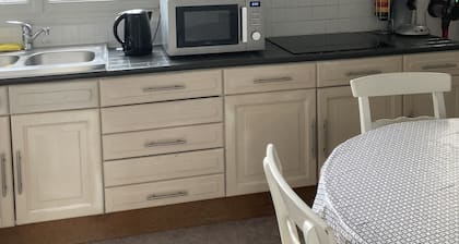 Chambres dans maison avec jardin