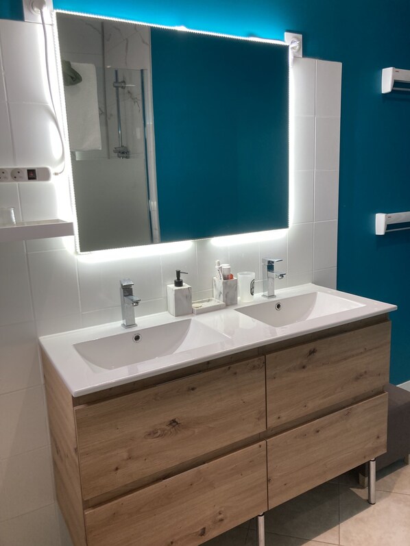 Douche, papier toilette