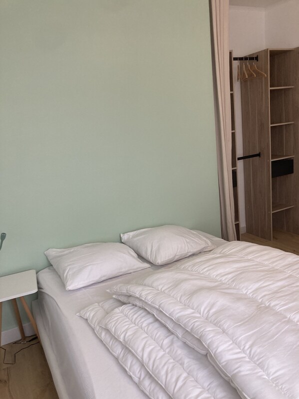 4 soverom, skrivebord og wi-fi (inkludert)