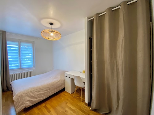 Logement dans maison avec jardin