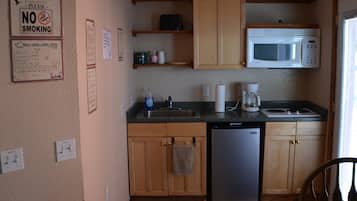 Family Suite | Private kitchen | Coffee/tea maker