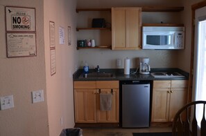 Family Suite | Private kitchen | Coffee/tea maker