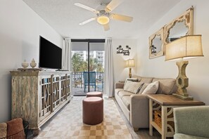 Smart-TV, DVD-spiller og bøker