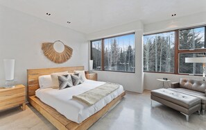 4 bedrooms, desk, iron/ironing board, free WiFi - Aspen Estate | Hot Tub, Game Room & Mountain Views (Aspen)