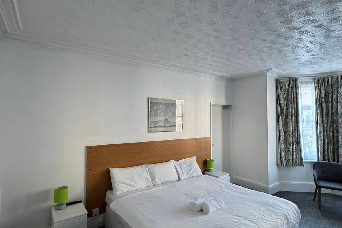 Deluxe tweepersoonskamer, en-suite badkamer | Een strijkplank/strijkijzer, gratis wifi