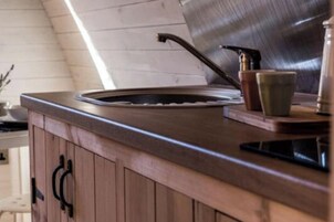 Refrigerador, microondas, placa de cocina, tetera/pava eléctrica