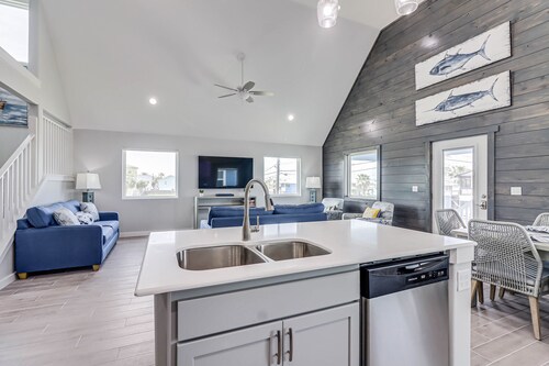 New Custom Built 6 BDRM Private Pool Mins To Beach