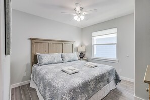 6 bedrooms, iron/ironing board, free WiFi, bed sheets