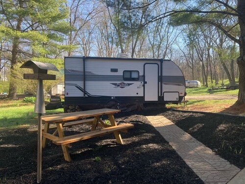 Cozy Camper in Villa Ridge