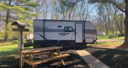 Cozy Camper in Villa Ridge