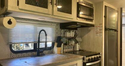 Cozy Camper in Villa Ridge